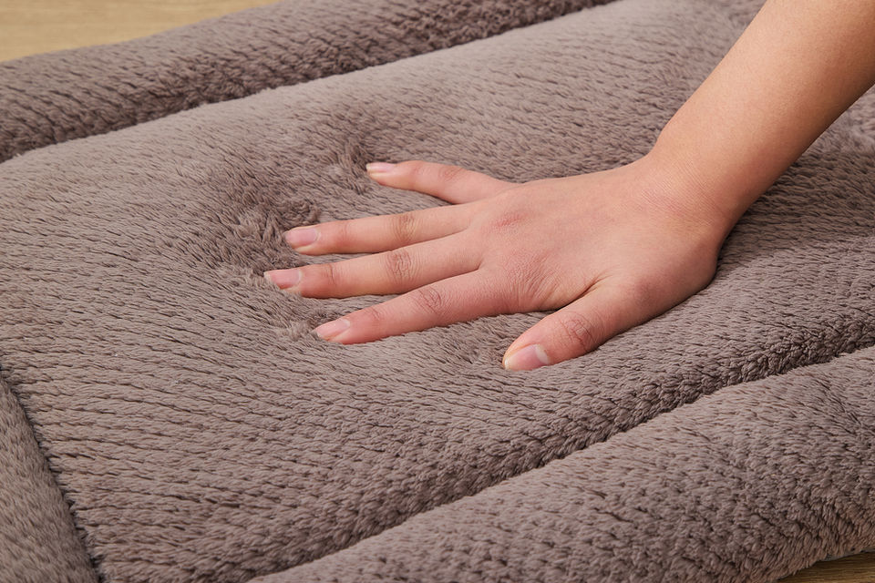 CozyPaws Insulated Pet Mat feel close up